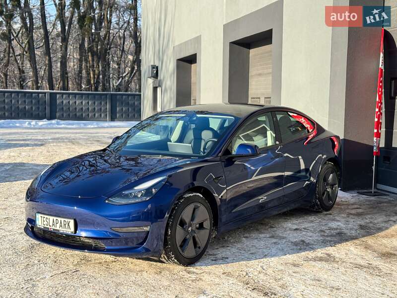 Седан Tesla Model 3 2022 в Киеве