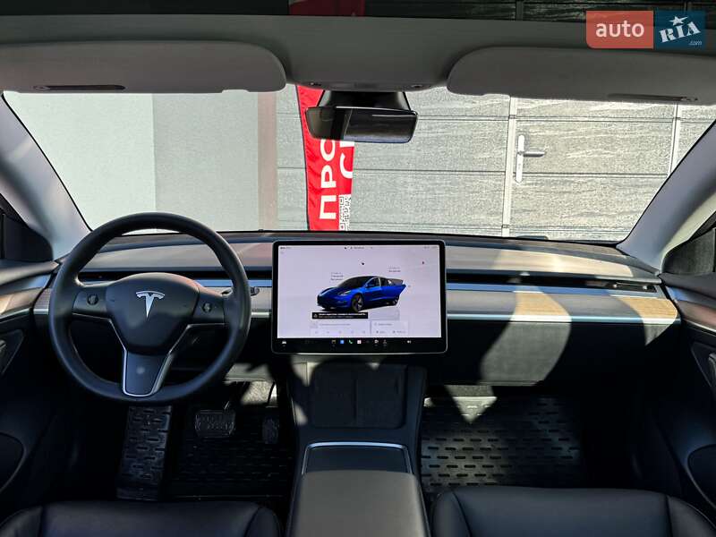 Седан Tesla Model 3 2022 в Киеве
