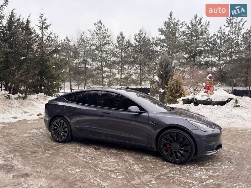 Седан Tesla Model 3 2022 в Львове