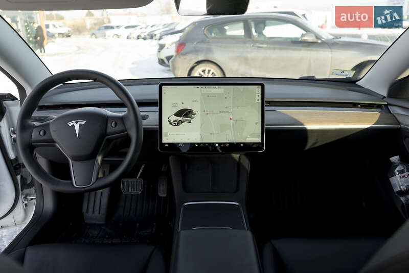 Седан Tesla Model 3 2021 в Ужгороді