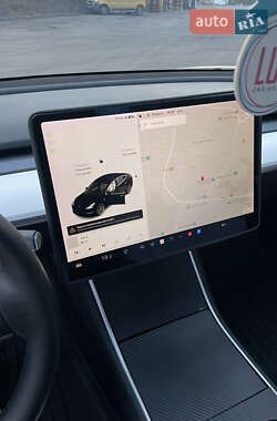Седан Tesla Model 3 2020 в Львове