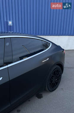 Седан Tesla Model 3 2020 в Львове