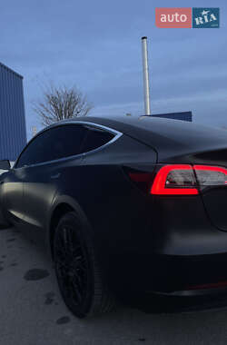 Седан Tesla Model 3 2020 в Львове
