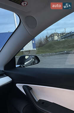 Седан Tesla Model 3 2020 в Львове