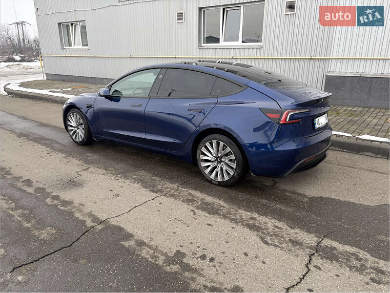 Седан Tesla Model 3 2024 в Ужгороді
