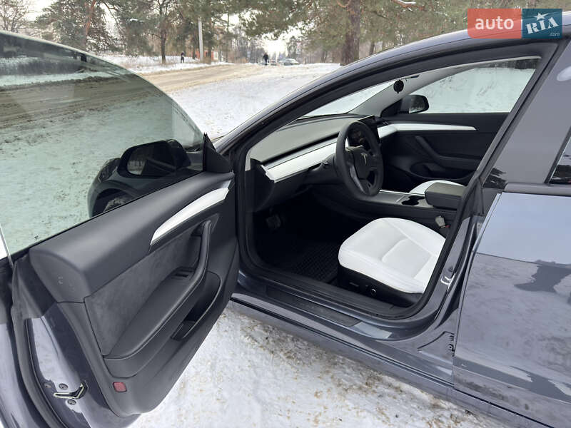 Седан Tesla Model 3 2023 в Днепре