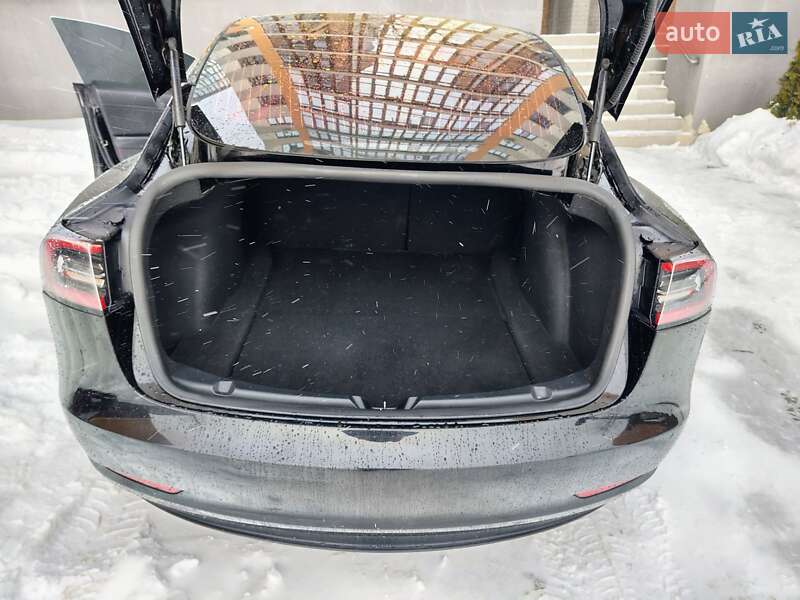 Седан Tesla Model 3 2018 в Ивано-Франковске