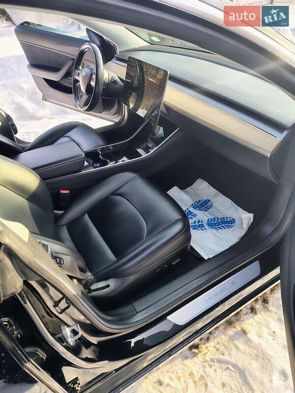 Седан Tesla Model 3 2018 в Ивано-Франковске