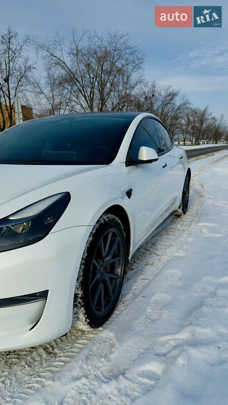 Седан Tesla Model 3 2021 в Києві