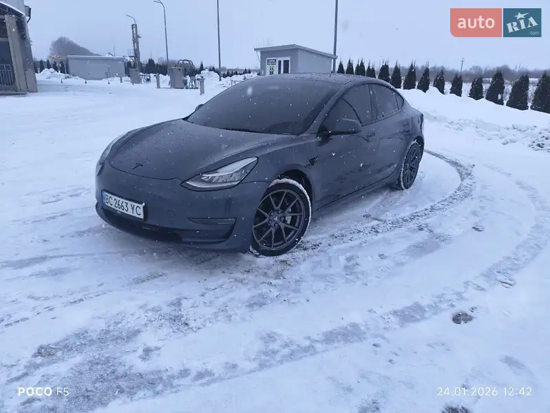 Tesla Model 3 2022