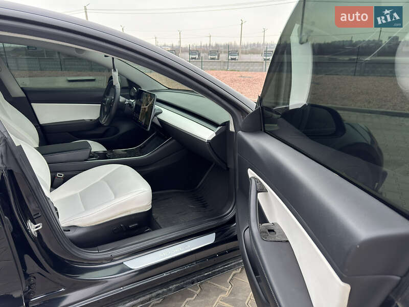 Седан Tesla Model 3 2018 в Николаеве