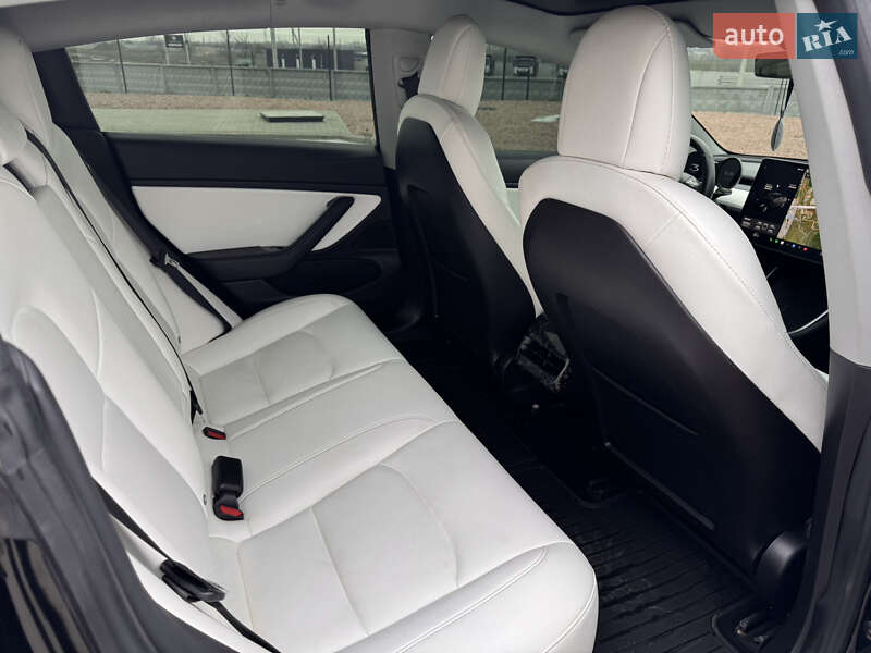 Седан Tesla Model 3 2018 в Николаеве