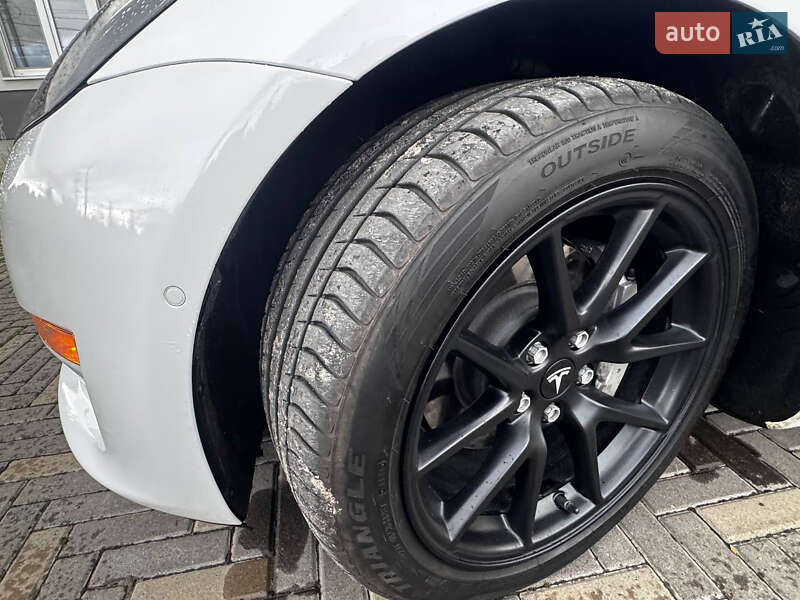 Седан Tesla Model 3 2022 в Києві