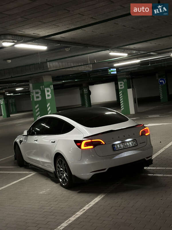 Седан Tesla Model 3 2022 в Киеве фото 3 Седан Tesla Model 3 2022 в Киеве