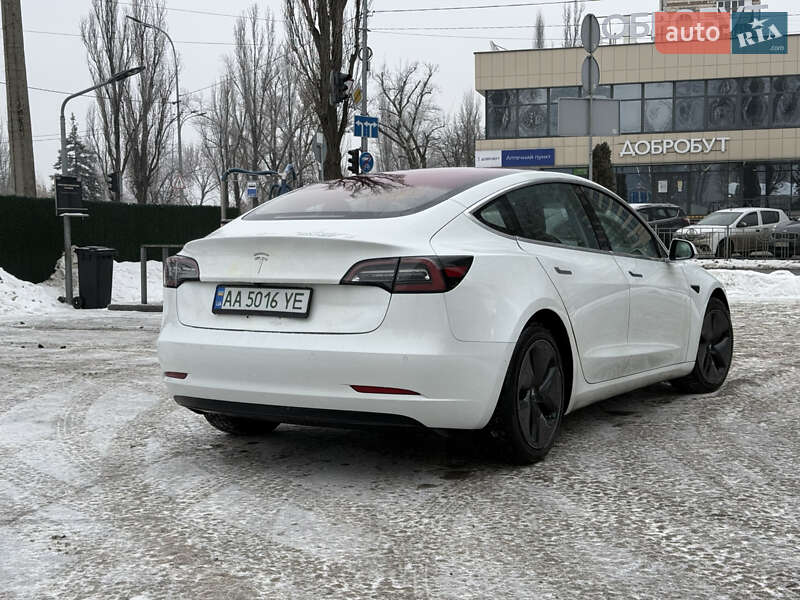 Седан Tesla Model 3 2018 в Киеве