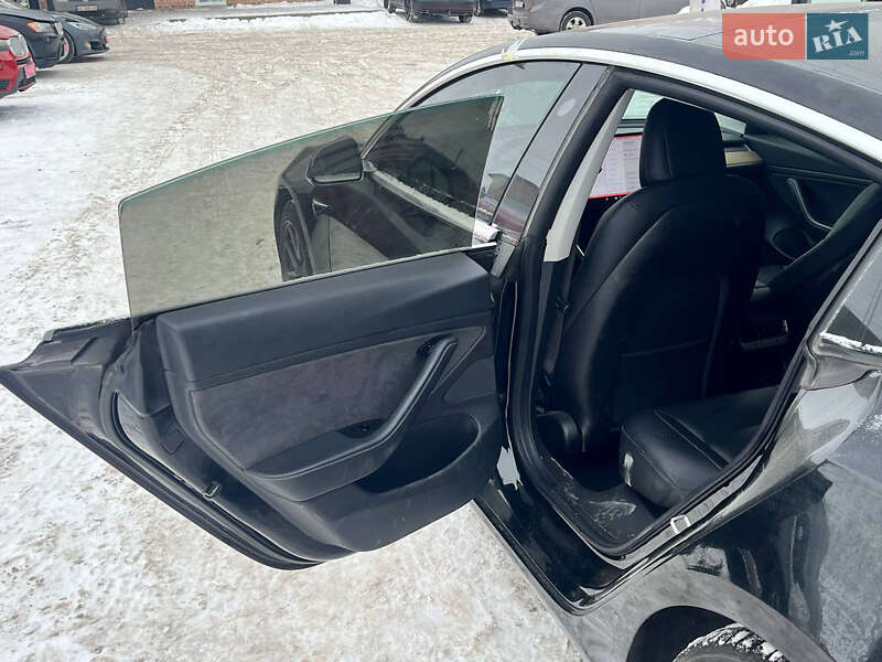 Седан Tesla Model 3 2018 в Луцке