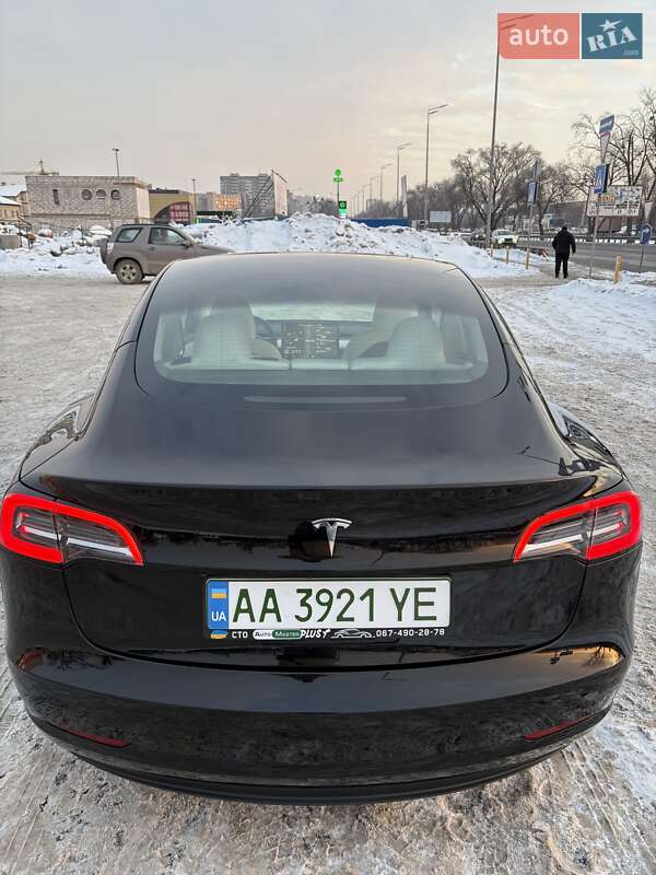 Седан Tesla Model 3 2023 в Києві