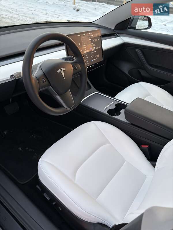 Седан Tesla Model 3 2023 в Києві