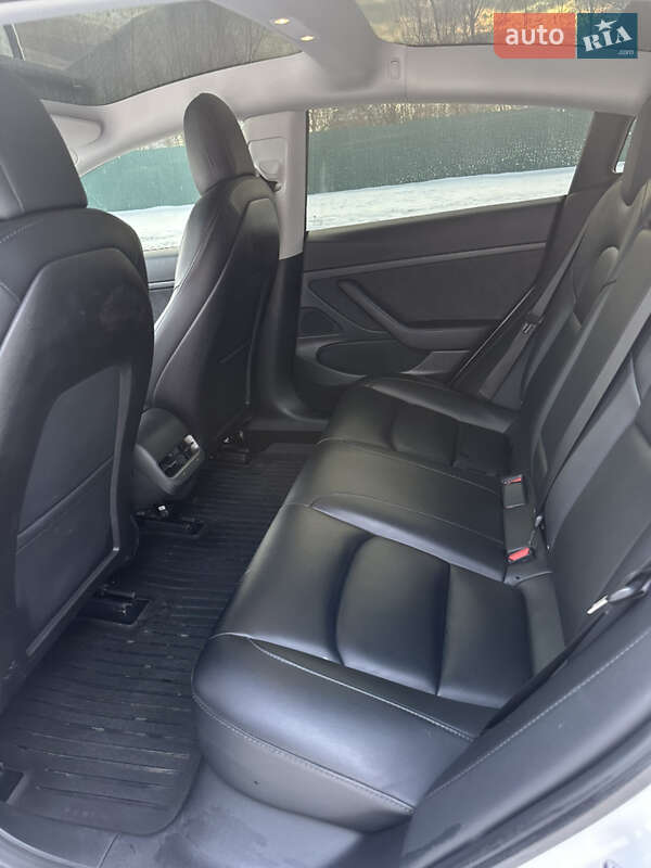 Седан Tesla Model 3 2021 в Києві