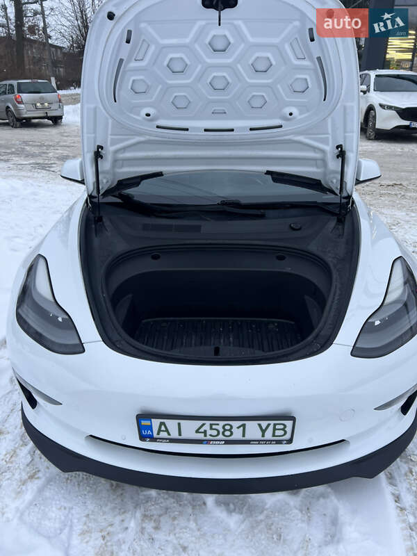 Седан Tesla Model 3 2021 в Ківерцях