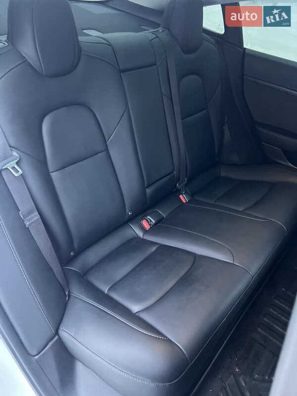 Седан Tesla Model 3 2021 в Ківерцях