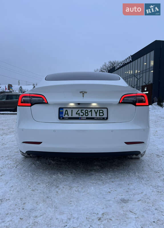 Седан Tesla Model 3 2021 в Ківерцях