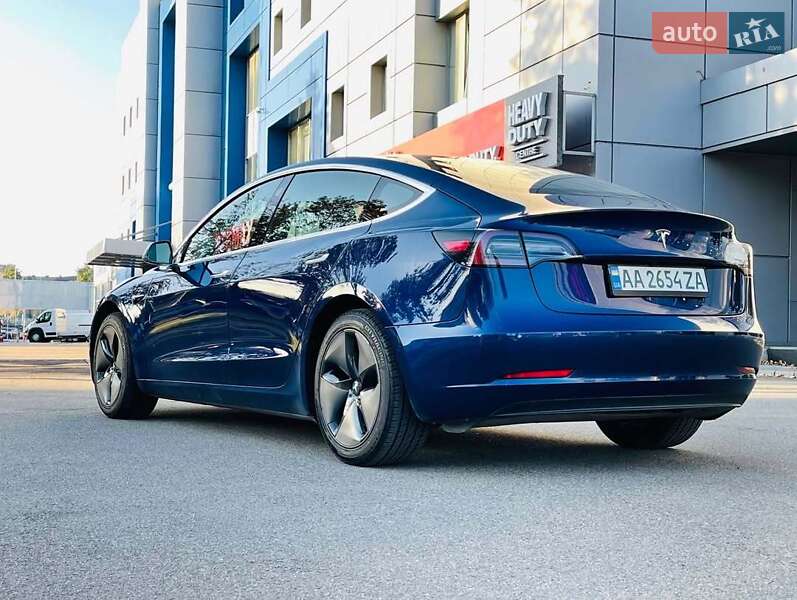 Седан Tesla Model 3 2019 в Львові