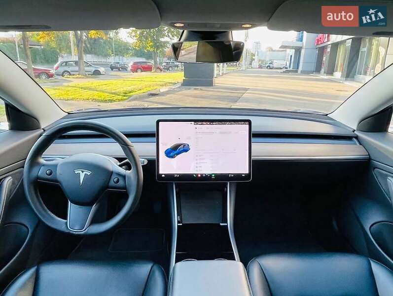 Седан Tesla Model 3 2019 в Львові