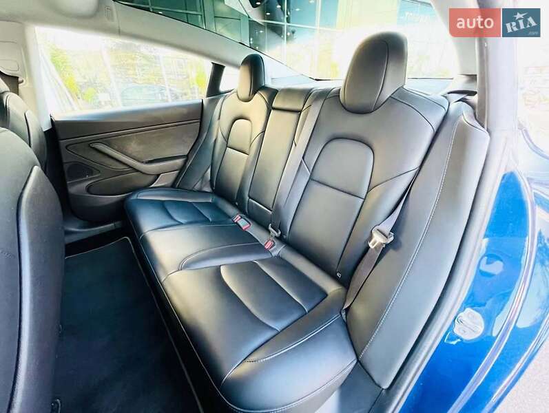 Седан Tesla Model 3 2019 в Львові