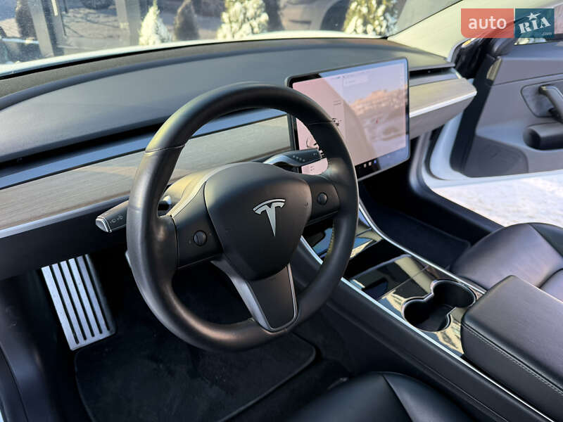 Седан Tesla Model 3 2019 в Киеве