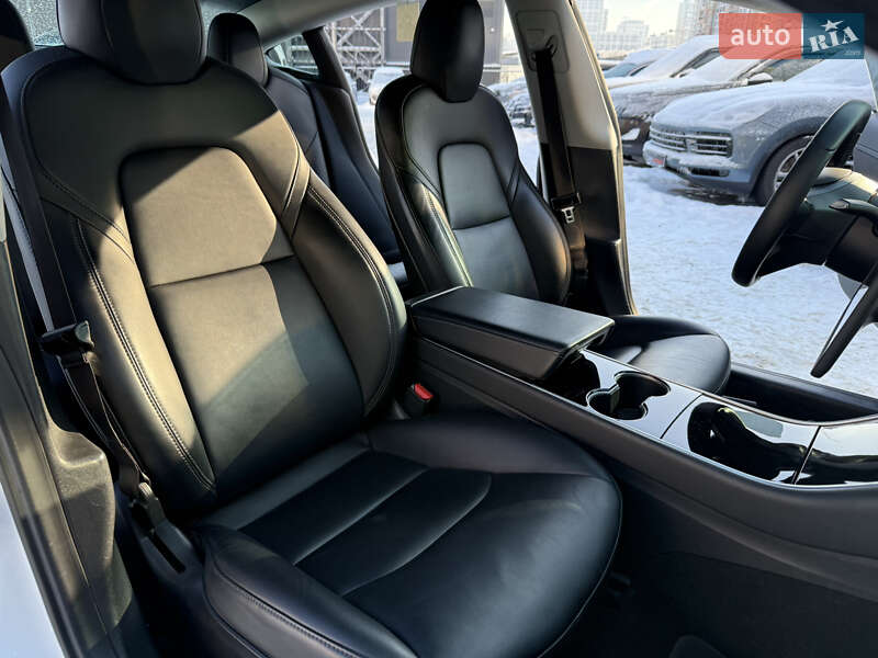 Седан Tesla Model 3 2019 в Киеве