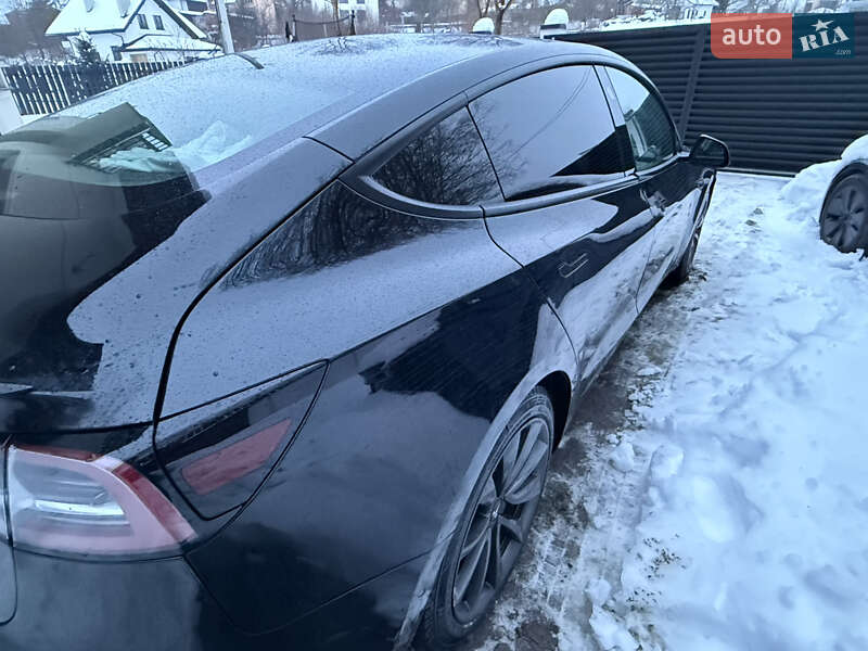 Седан Tesla Model 3 2021 в Львове