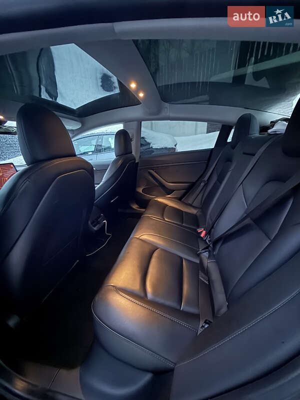 Седан Tesla Model 3 2021 в Львове