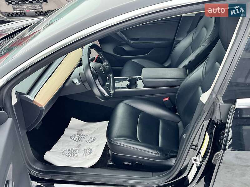 Седан Tesla Model 3 2018 в Луцьку