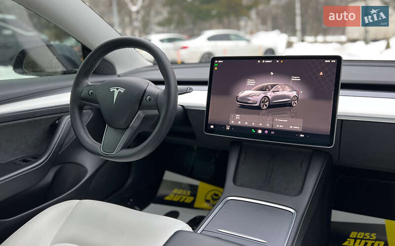 Седан Tesla Model 3 2022 в Львове