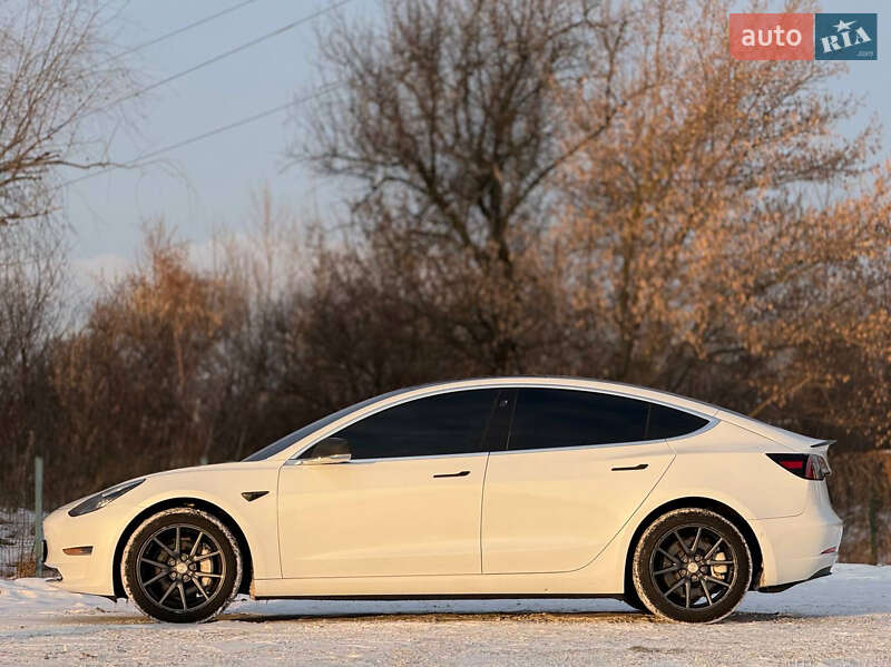 Седан Tesla Model 3 2019 в Киеве