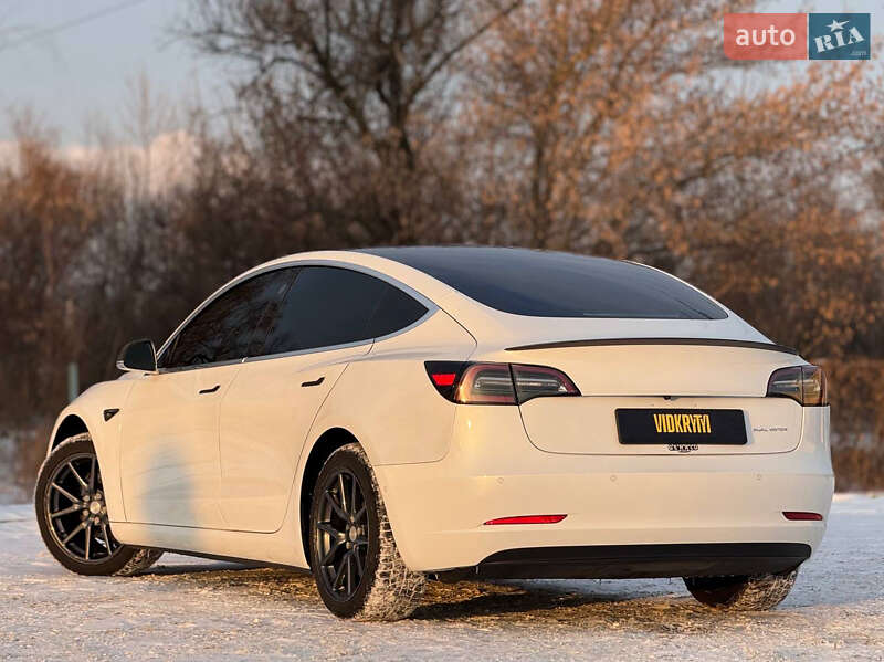Седан Tesla Model 3 2019 в Киеве