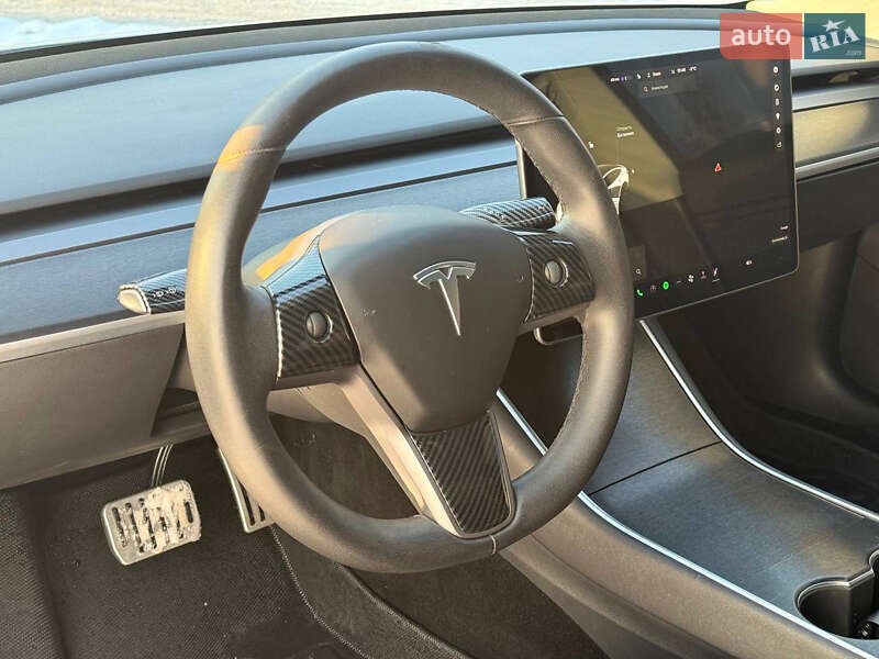 Седан Tesla Model 3 2019 в Киеве