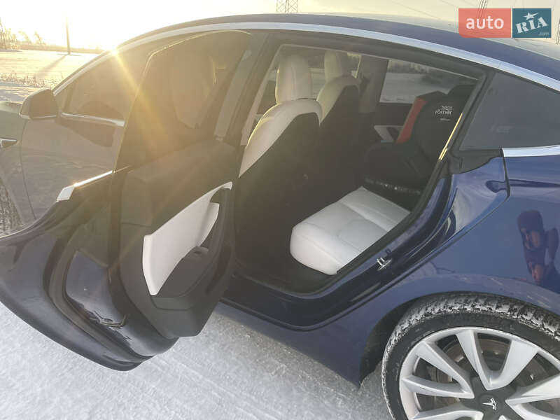 Седан Tesla Model 3 2020 в Києві