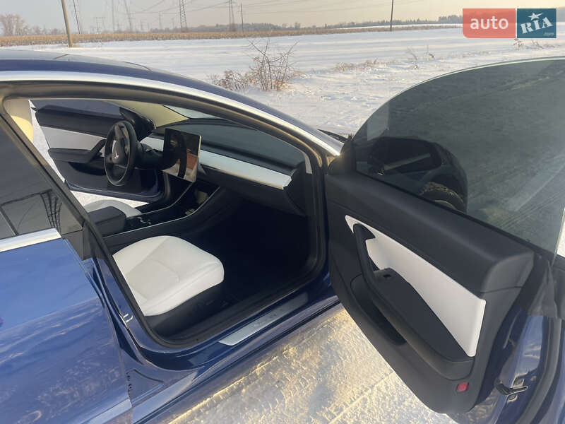 Седан Tesla Model 3 2020 в Києві