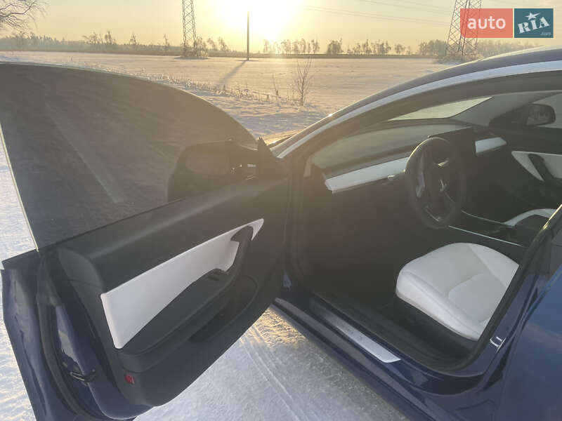 Седан Tesla Model 3 2020 в Києві