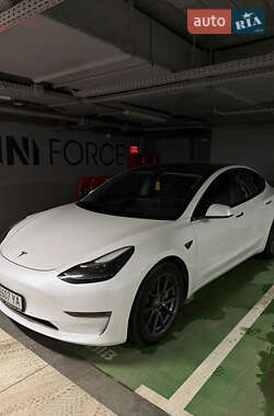 Седан Tesla Model 3 2021 в Львове