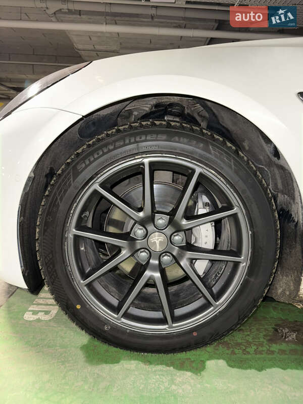 Седан Tesla Model 3 2021 в Львове