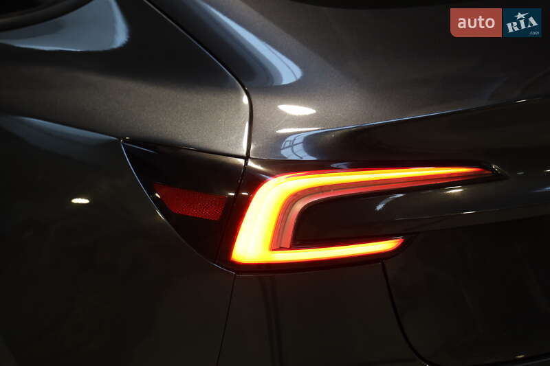 Седан Tesla Model 3 2025 в Луцьку