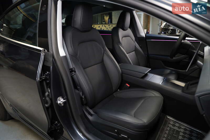 Седан Tesla Model 3 2025 в Луцьку