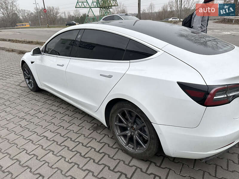 Седан Tesla Model 3 2019 в Киеве