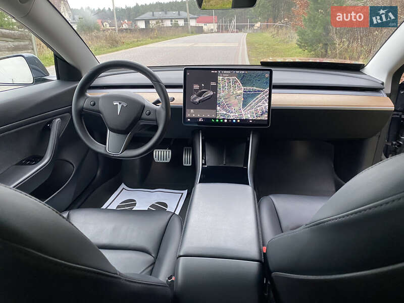 Седан Tesla Model 3 2020 в Львові