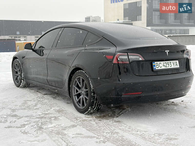 Седан Tesla Model 3 2021 в Львові