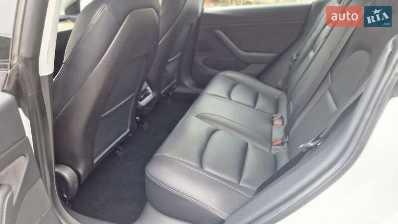 Седан Tesla Model 3 2020 в Києві