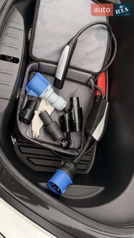 Седан Tesla Model 3 2022 в Києві